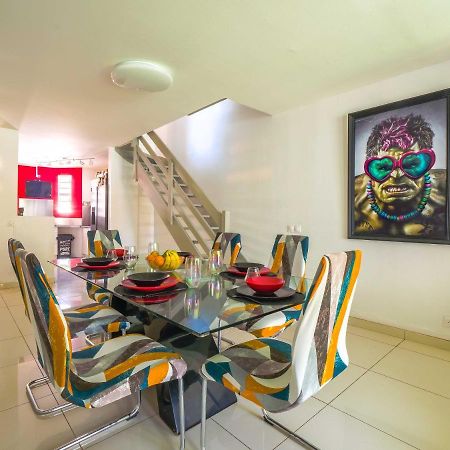 Triplex Yasuke: Vivez L'Experience Pop Art Et Geek En Plein Coeur De Petit-Bourg Villa Luaran gambar